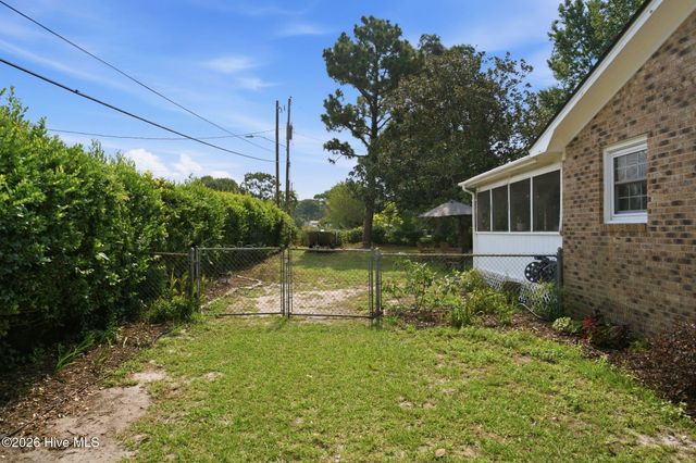 105 Pine Valley Drive, Wilmington, NC 28412