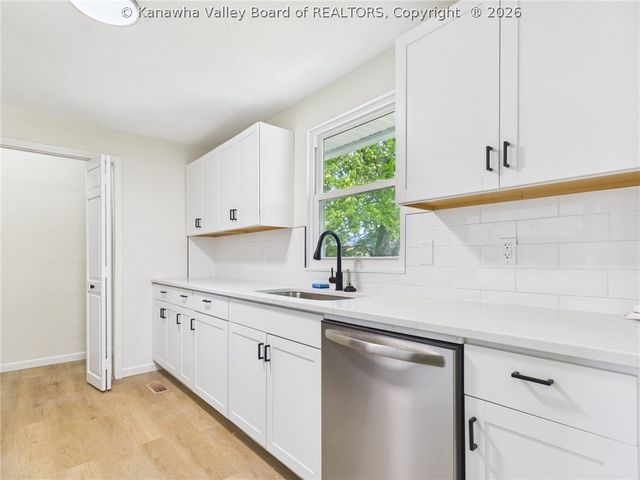 25 Fernwood Way, Millwood, WV 25262