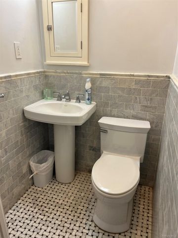 5314 194th Street, Fresh Meadows, NY 11365