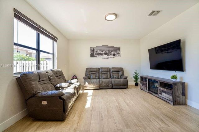 11712 SW 235th St, Homestead, FL 33032