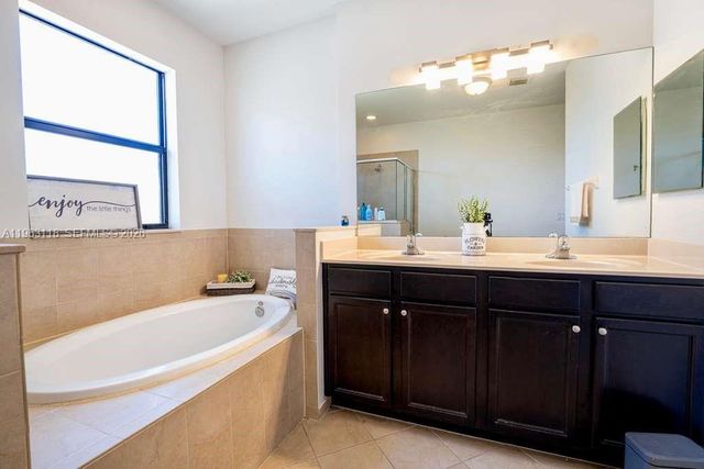 11712 SW 235th St, Homestead, FL 33032