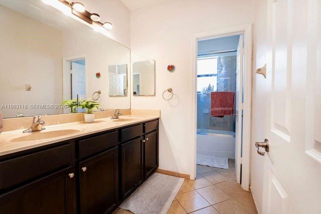 11712 SW 235th St, Homestead, FL 33032