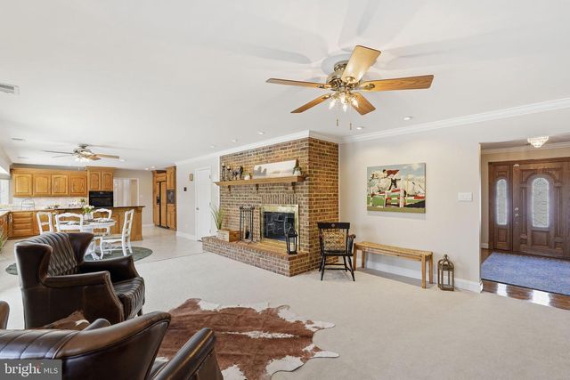 39937 CHARLES TOWN PIKE, Hamilton, VA 20158