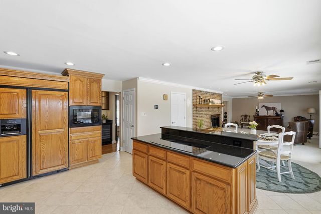 39937 CHARLES TOWN PIKE, Hamilton, VA 20158