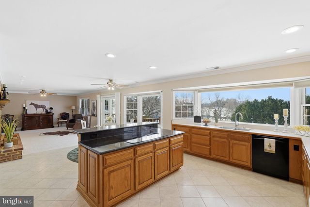 39937 CHARLES TOWN PIKE, Hamilton, VA 20158