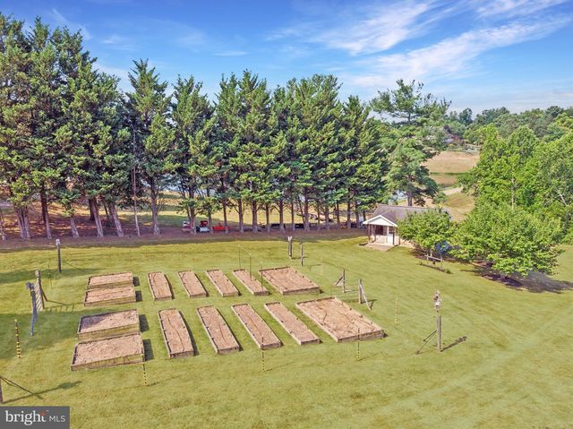 39937 CHARLES TOWN PIKE, Hamilton, VA 20158