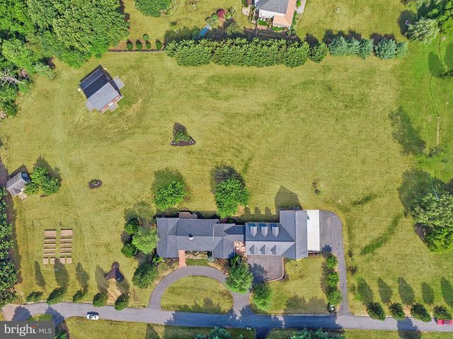 39937 CHARLES TOWN PIKE, Hamilton, VA 20158