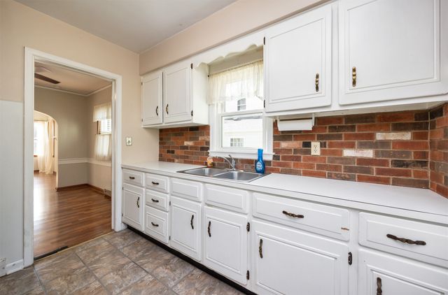 2404 47th Street, Des Moines, IA 50310
