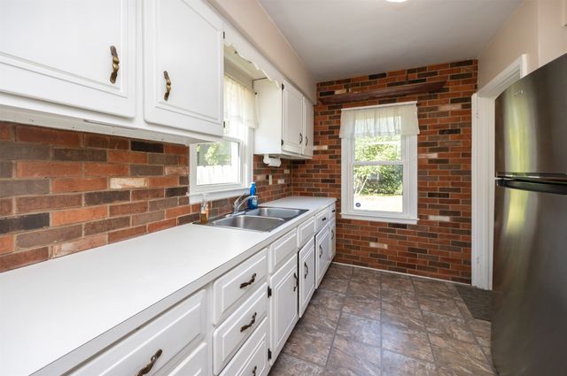 2404 47th Street, Des Moines, IA 50310