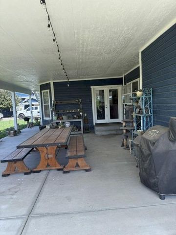 13247 Vineyard Road, Waterford, CA 95386