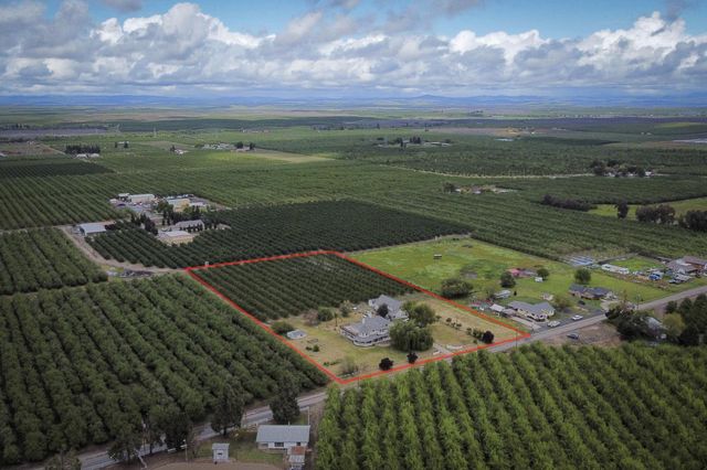 13247 Vineyard Road, Waterford, CA 95386