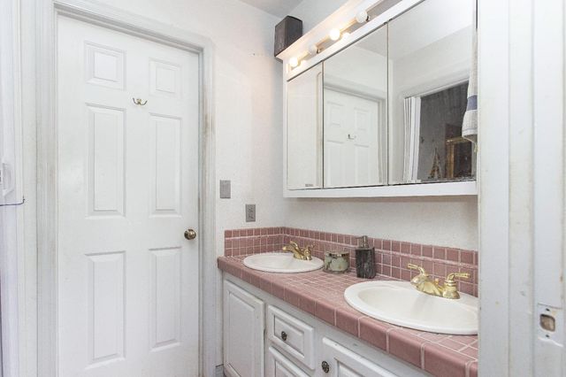 13247 Vineyard Road, Waterford, CA 95386