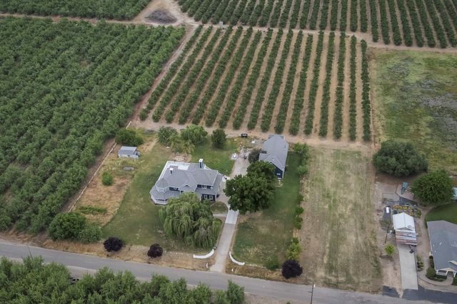 13247 Vineyard Road, Waterford, CA 95386