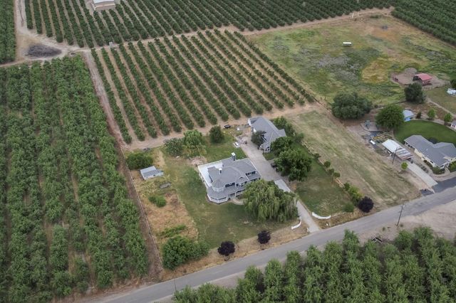 13247 Vineyard Road, Waterford, CA 95386