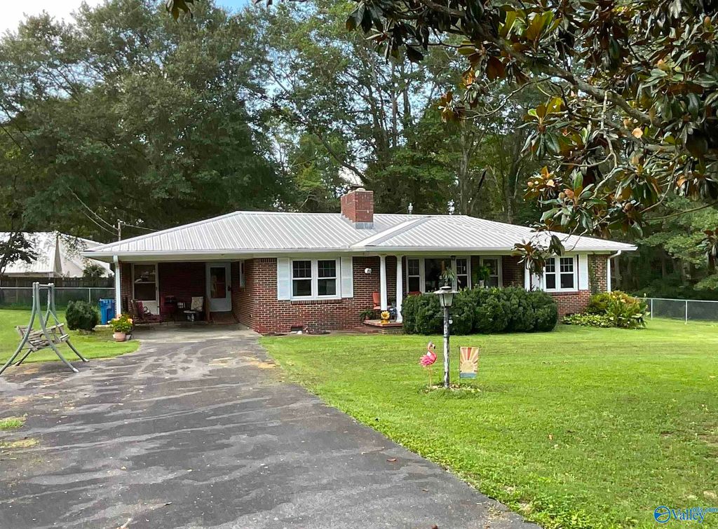 233 Twin Lakes Drive, Arab, AL 35016