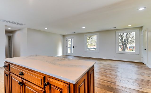 8125 Gordon Ln, Hermitage, TN 37076