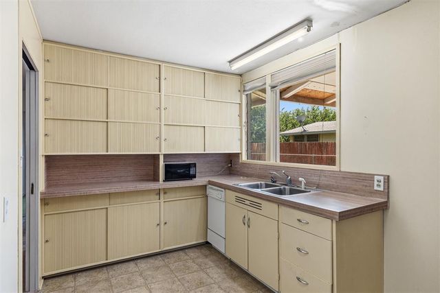 2414 Oxford Way, Oklahoma City, OK 73120
