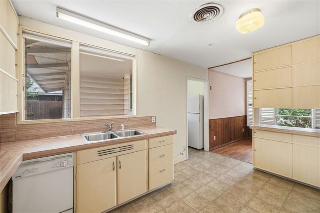 2414 Oxford Way, Oklahoma City, OK 73120