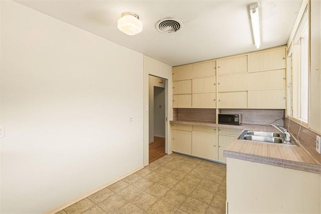 2414 Oxford Way, Oklahoma City, OK 73120