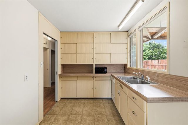 2414 Oxford Way, Oklahoma City, OK 73120