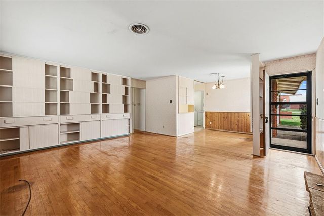 2414 Oxford Way, Oklahoma City, OK 73120