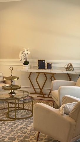 130 Syosset Woodbury Road, Syosset, NY 11791