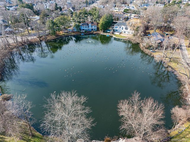 130 Syosset Woodbury Road, Syosset, NY 11791