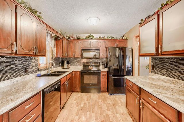 6078 Kalland Drive NE, Albertville, MN 55301