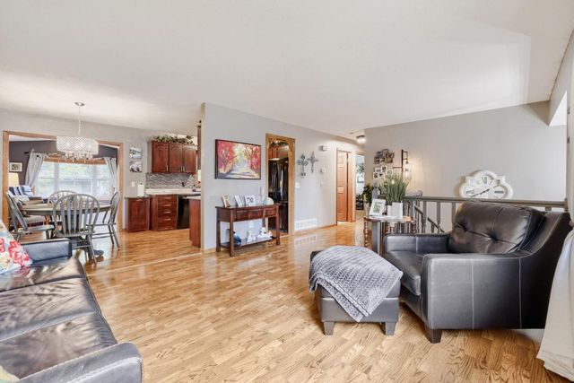 6078 Kalland Drive NE, Albertville, MN 55301