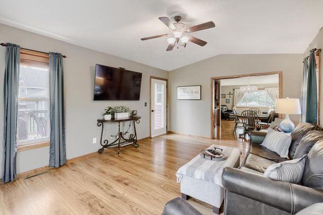 6078 Kalland Drive NE, Albertville, MN 55301