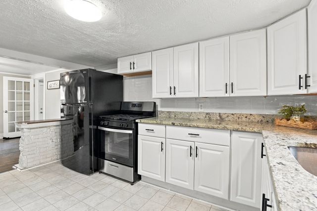 78 Dudley Road, Oxford, MA 01540