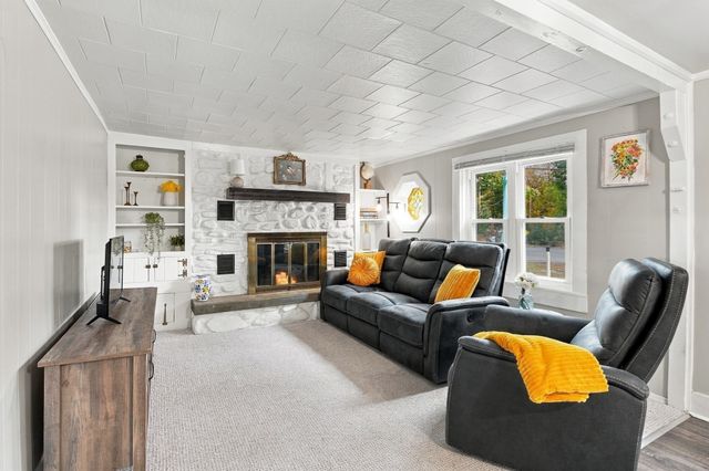 78 Dudley Road, Oxford, MA 01540