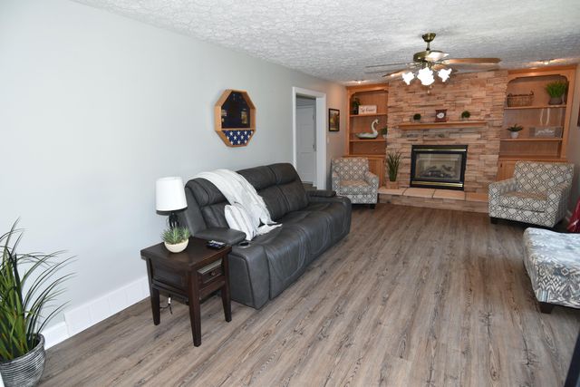 15 Tow Path Road, Granville, OH 43023