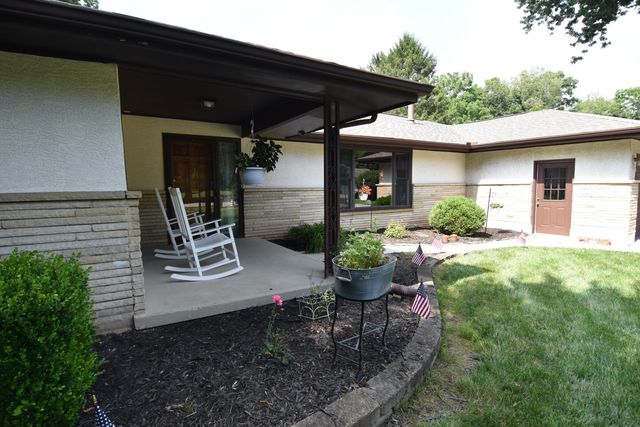 15 Tow Path Road, Granville, OH 43023