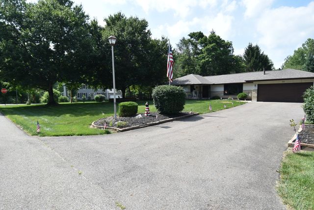 15 Tow Path Road, Granville, OH 43023