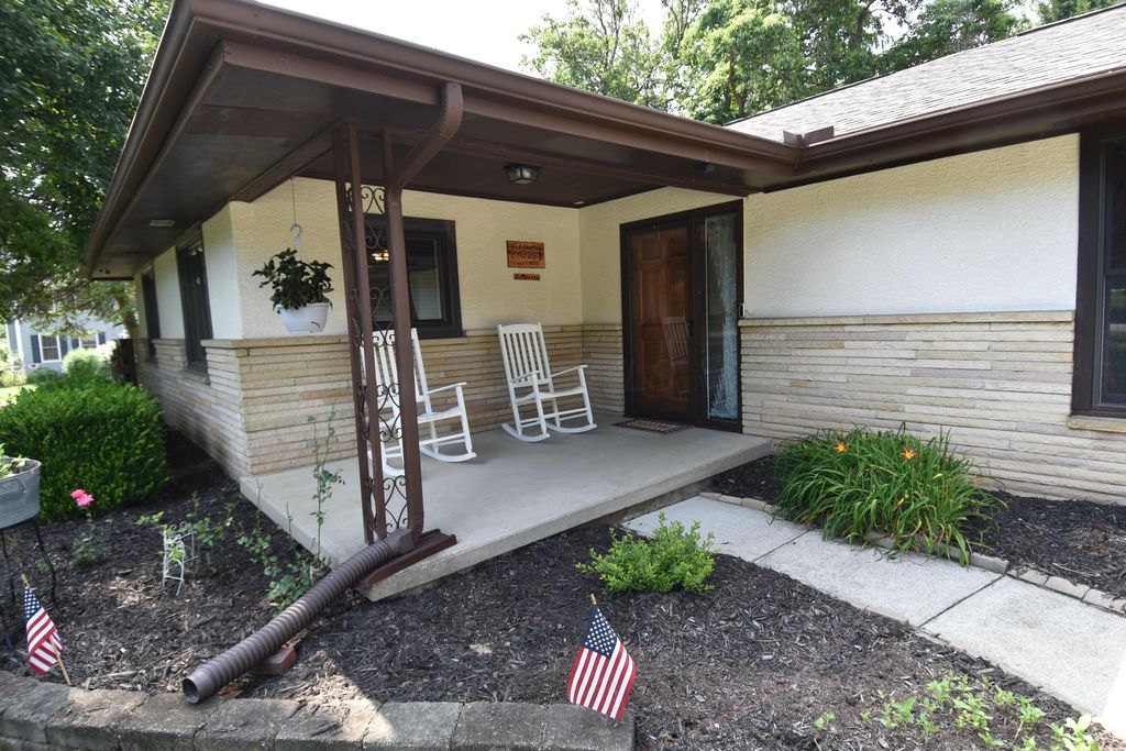 15 Tow Path Road, Granville, OH 43023