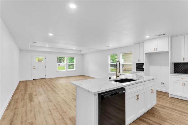 309 E Shepherd Street, Denison, TX 75021