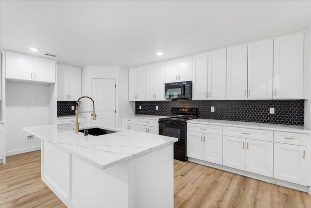 309 E Shepherd Street, Denison, TX 75021