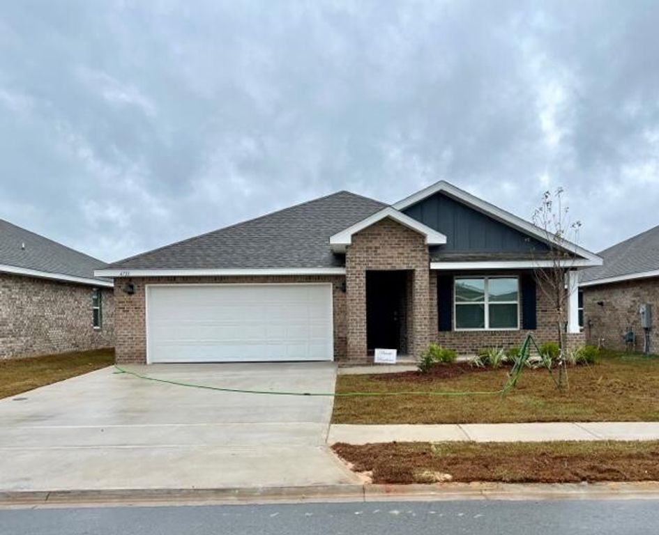 4733 Airmen Drive, Crestview, FL 32539