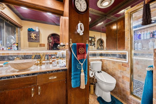 804 Valley Oaks Court, Arlington, TX 76012