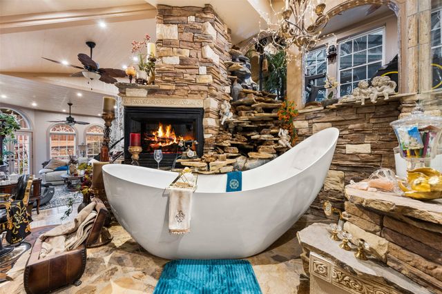 804 Valley Oaks Court, Arlington, TX 76012