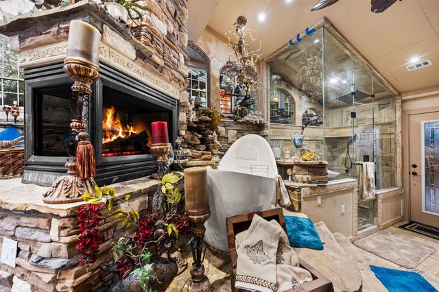 804 Valley Oaks Court, Arlington, TX 76012