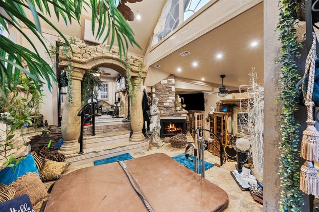 804 Valley Oaks Court, Arlington, TX 76012