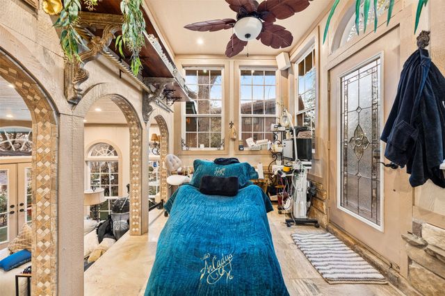 804 Valley Oaks Court, Arlington, TX 76012