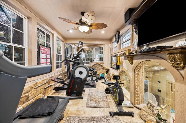 804 Valley Oaks Court, Arlington, TX 76012