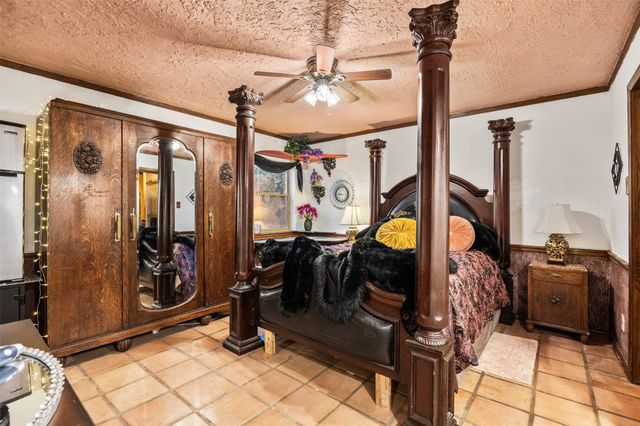 804 Valley Oaks Court, Arlington, TX 76012