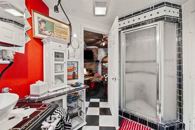 804 Valley Oaks Court, Arlington, TX 76012