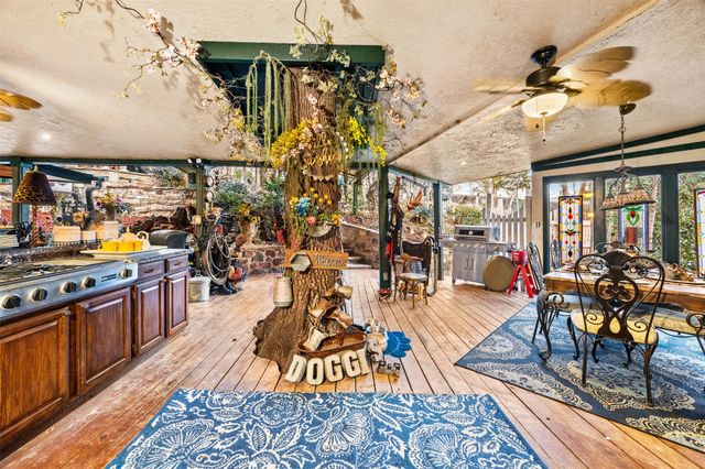 804 Valley Oaks Court, Arlington, TX 76012