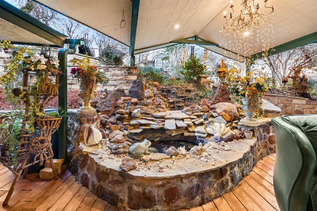 804 Valley Oaks Court, Arlington, TX 76012