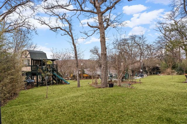 804 Valley Oaks Court, Arlington, TX 76012